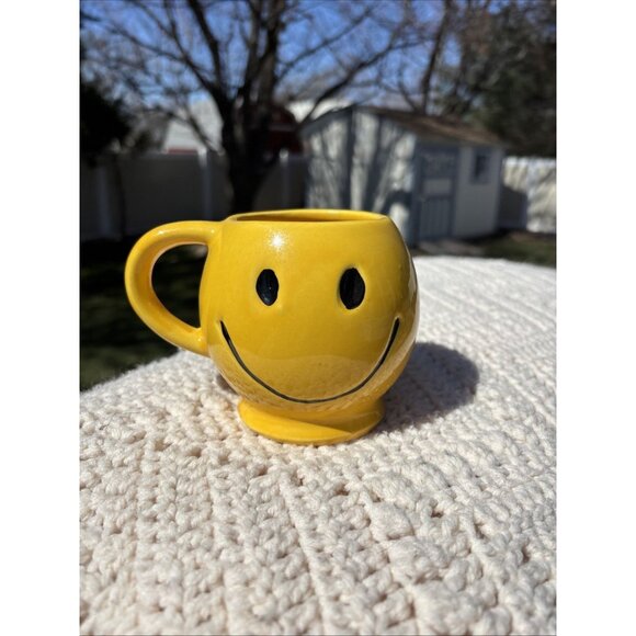 Vintage 1970’s McCoy Pottery USA Ceramic Yellow Smiley Happy Face Mug Coffee Cup - Picture 7 of 7